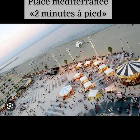 T2 Face A La Mer, Les Pieds Dans L'eau